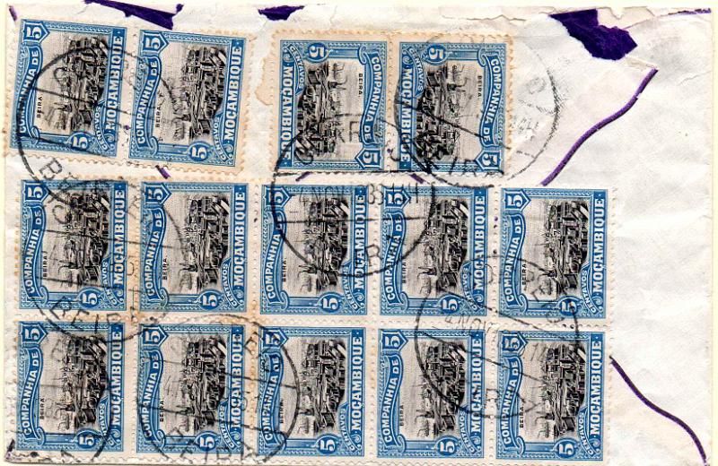 1649 v.jpg -     Lote:    1649 (verso)                   Descrição:         1918/24 &mdash; Motivos locais. Sobrescrito circulado da Beira (4.11.35) para Salisbúria / Rodésia, com 18 selos de 5c CE123 (quadra na frente + 2 pares e bloco de 10 selos no verso), perfazendo o porte de 1$40 (1.º porte correio ordinário para países estrangeiros).        Carta       Valor Base:     &euro; 25,00     Valor Venda:     &euro;      